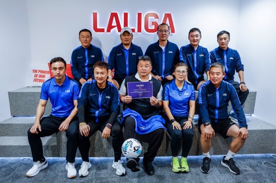 xTkNV, 但足球终究, 某段时间内